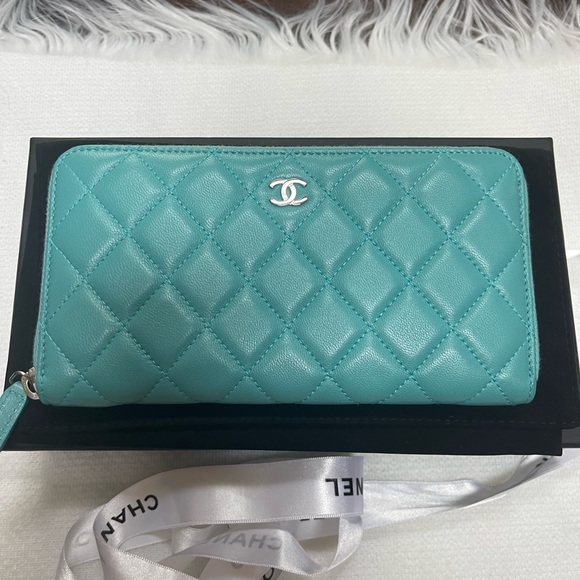 CHANEL Long Zip Wallet Sea Blue/Green Quilted Lambskin Leather Silver Hardware - Picture 1 of 12